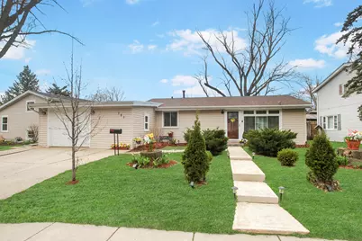 151 Sioux Avenue, Carpentersville, IL 60110 - Photo 1