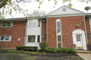 527 W Eastman Street W, Arlington Heights, IL 60005 - Photo 1