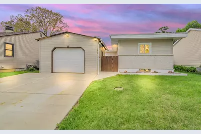 212 S Weston Avenue, Elgin, IL 60123 - Photo 1