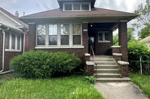 8042 S Bennett Ave, Chicago, IL 60617 - Photo 1
