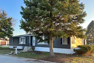 725 Huntsbridge Rd, Matteson, IL 60443 - Photo 1