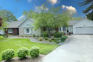 673 E Mulberry St, Watseka, IL 60970 - Photo 1