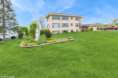 9 E Granville Avenue, Roselle, IL 60172 - Photo 1