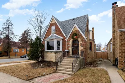 5758 W Roscoe Street, Chicago, IL 60634 - Photo 1