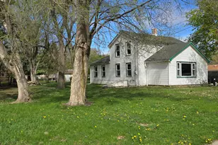 434 Whitman St, Belvidere, IL 61008 - Photo 1