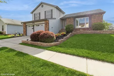 6 Sandalwood Court, Streamwood, IL 60107 - Photo 1