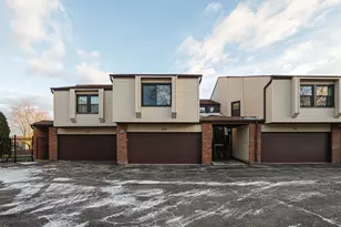 359 Juniper Tree Ct, Hoffman Estates, IL 60169 - Photo 1