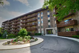 120 N Lakeview Dr, Bloomingdale, IL 60108 - Photo 1