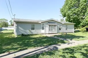 285 E Center St, Sheldon, IL 60966 - Photo 1