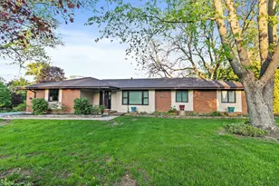 847 Hemlock Dr, Sleepy Hollow, IL 60118 - Photo 1