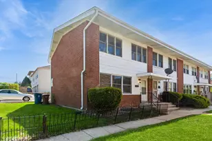 563 Lynn Ct, Glendale Heights, IL 60139 - Photo 1