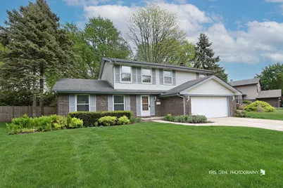 910 Warwick Lane, Libertyville, IL 60048 - Photo 1