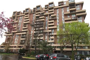 465 W Dominion Dr, Wood Dale, IL 60191 - Photo 1