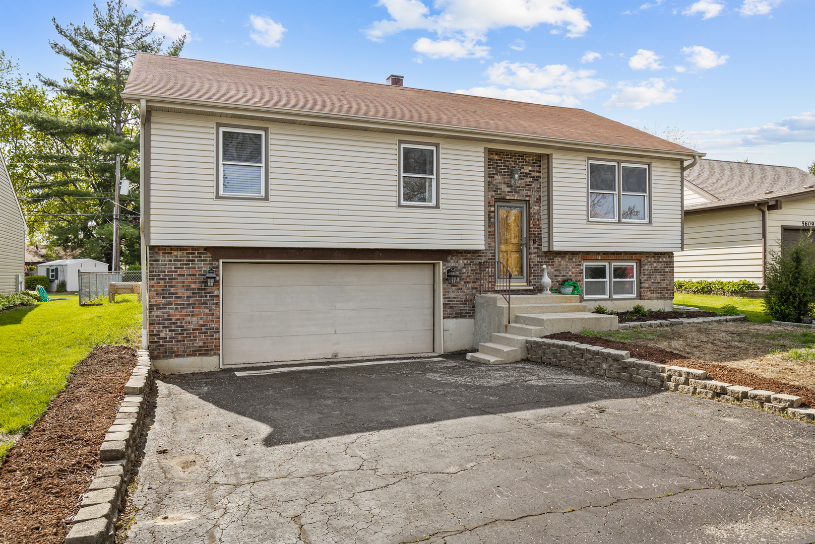 5611 Oak Park Rd, Oakwood Hills, IL 60013 - MLS 12360579 - Coldwell Banker