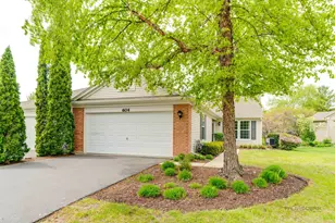 604 S Essington Dr, Round Lake, IL 60073 - Photo 1