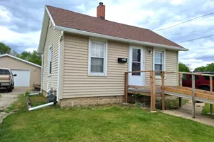 1004 Hall St, Streator, IL 61364 - Photo 1