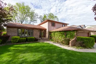 574 Sandpebble Dr, Schaumburg, IL 60193 - Photo 1