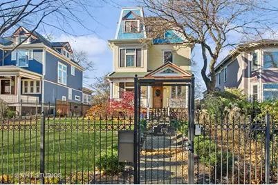 4752 N Beacon Street, Chicago, IL 60613 - Photo 1