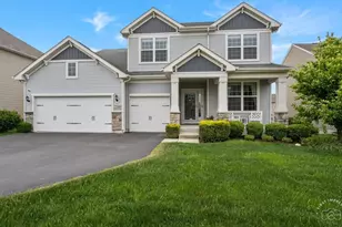 729 Hamilton Dr, South Elgin, IL 60177 - Photo 1