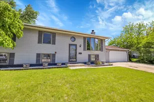 1264 N Kennedy Dr, Streamwood, IL 60107 - Photo 1