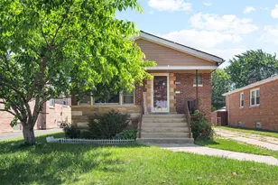 8941 S Albany Ave, Evergreen Park, IL 60805 - Photo 1