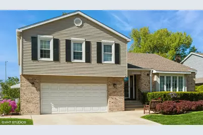 1420 E Canterbury Drive, Arlington Heights, IL 60004 - Photo 1