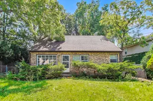 830 Deerfield Rd, Highland Park, IL 60035 - Photo 1