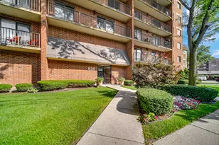 825 Center St, Des Plaines, IL 60016 - Photo 1