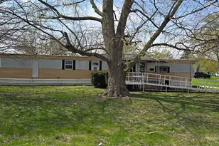 1745 N 3000 East Rd, Sheldon, IL 60966 - Photo 1