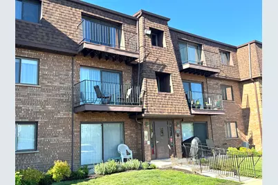 608 Cobblestone Circle #E, Glenview, IL 60025 - Photo 1