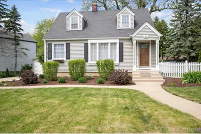 40 S Pine Street, Geneva, IL 60134 - Photo 1