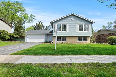 806 W Tanglewood Drive, Arlington Heights, IL 60004 - Photo 1