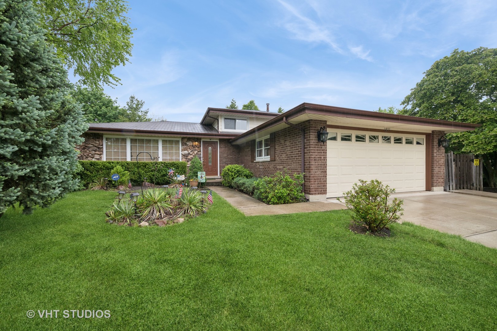 1825 W Spring Ridge Dr, Arlington Heights, IL 60004 - MLS 12368010 ...