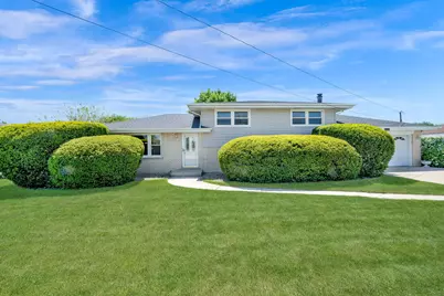 6611 W 85th Street, Burbank, IL 60459 - Photo 1