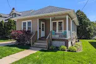 1043 W Lincoln Blvd, Freeport, IL 61032 - Photo 1