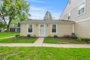 366 Meadow Ct, Vernon Hills, IL 60061 - Photo 1