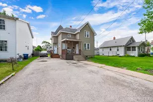 910 Market St, Dekalb, IL 60115 - Photo 1