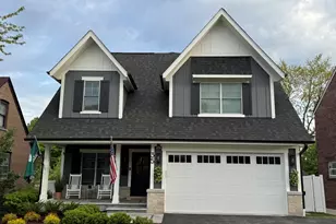 35 E Woodworth Pl, Roselle, IL 60172 - Photo 1