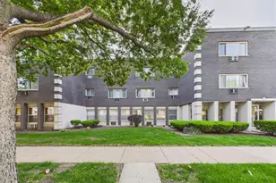 914 N Austin Blvd, Oak Park, IL 60302 - Photo 1