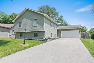 17 Autumn Ln, Streamwood, IL 60107 - Photo 1