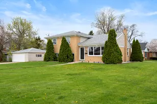 44 Cranbrook Dr, Des Plaines, IL 60016 - Photo 1