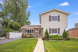 219 Country Club Dr, Northlake, IL 60164 - Photo 1