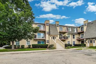 810 N River Rd, Mount Prospect, IL 60056 - Photo 1