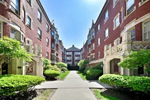 226 N Oak Park Ave, Oak Park, IL 60302 - Photo 1