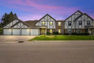 466 Elizabeth Dr, Wood Dale, IL 60191 - Photo 1