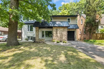 2200 W Crescent Avenue, Park Ridge, IL 60068 - Photo 1