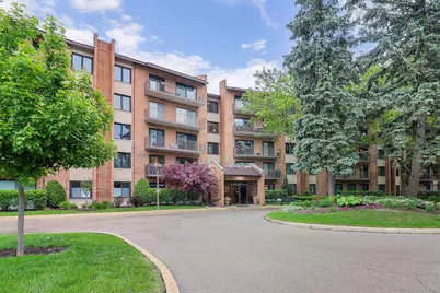 601 Lake Hinsdale Drive #511, Willowbrook, IL 60527 - Photo 1