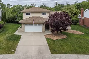 1212 Gloucester Rd, Woodridge, IL 60517 - Photo 1