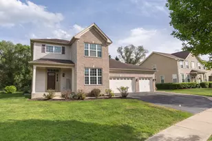 879 Oak Ridge Blvd, Elgin, IL 60120 - Photo 1