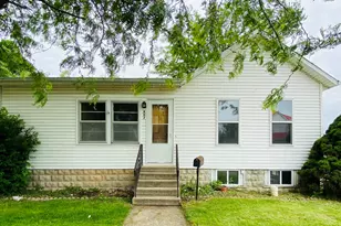 807 W Washington St, Pontiac, IL 61764 - Photo 1